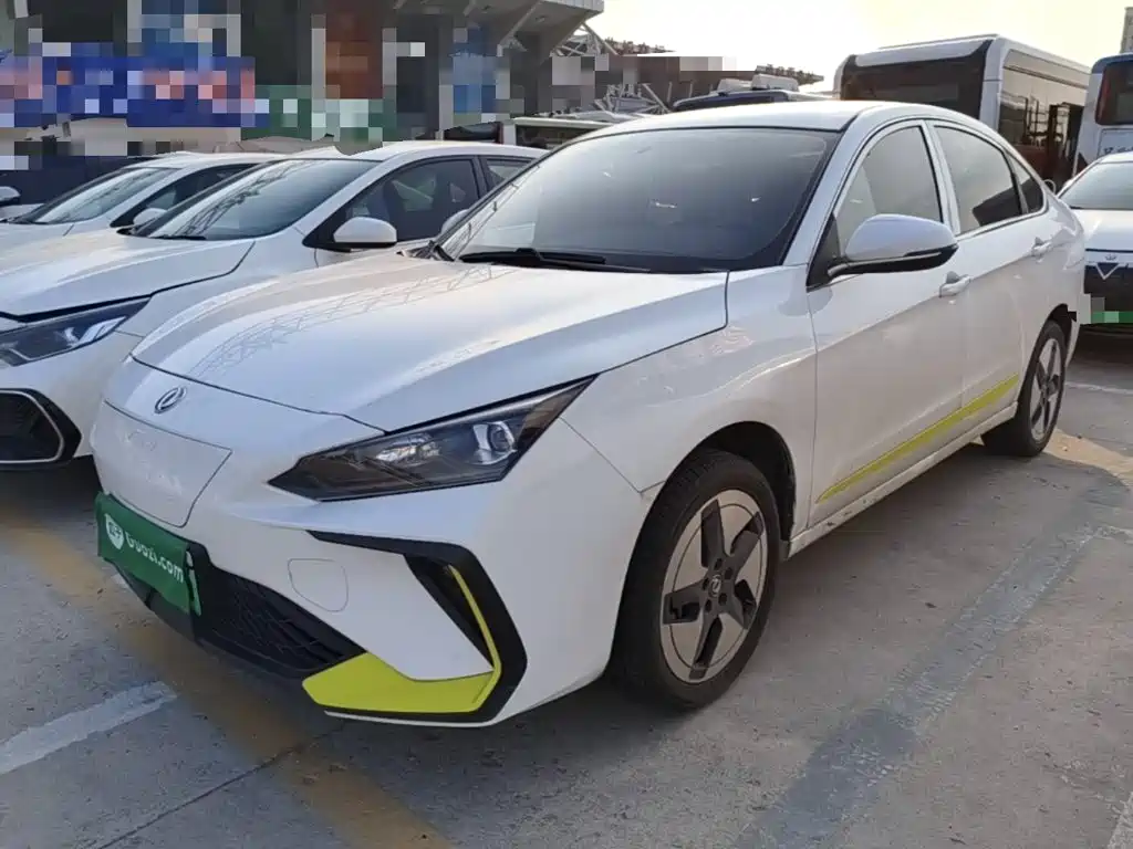 Dongfeng Aeolus Dongfeng Fengshen E70 2023 — пригон из Китая