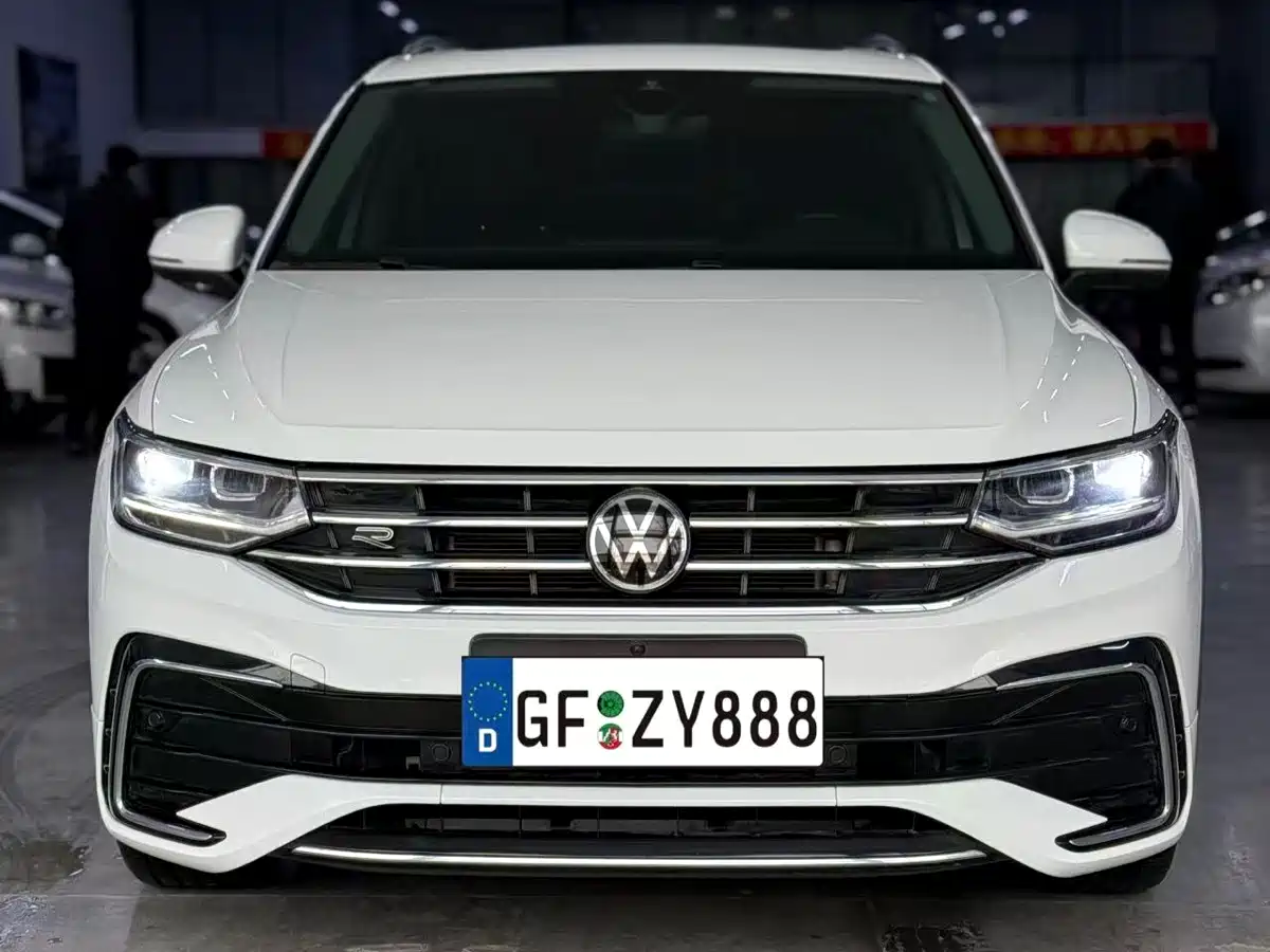 Volkswagen Tiguan L 2023 330TSI Auto 2WD R-Line Premium Edition фото 3