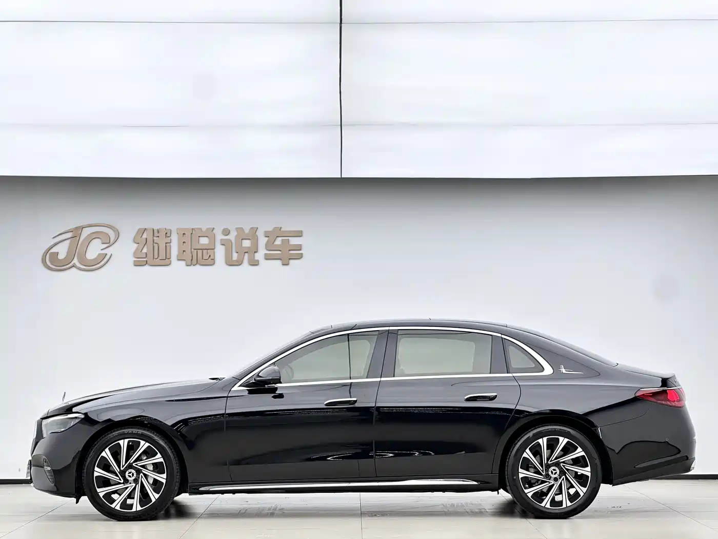 Mercedes-Benz E-Class 2025 E 300 L Luxury фото 5