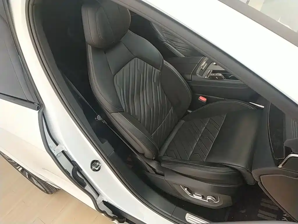 Lynk & Co 09 2022 2021 2.0T Halo 6-Seater