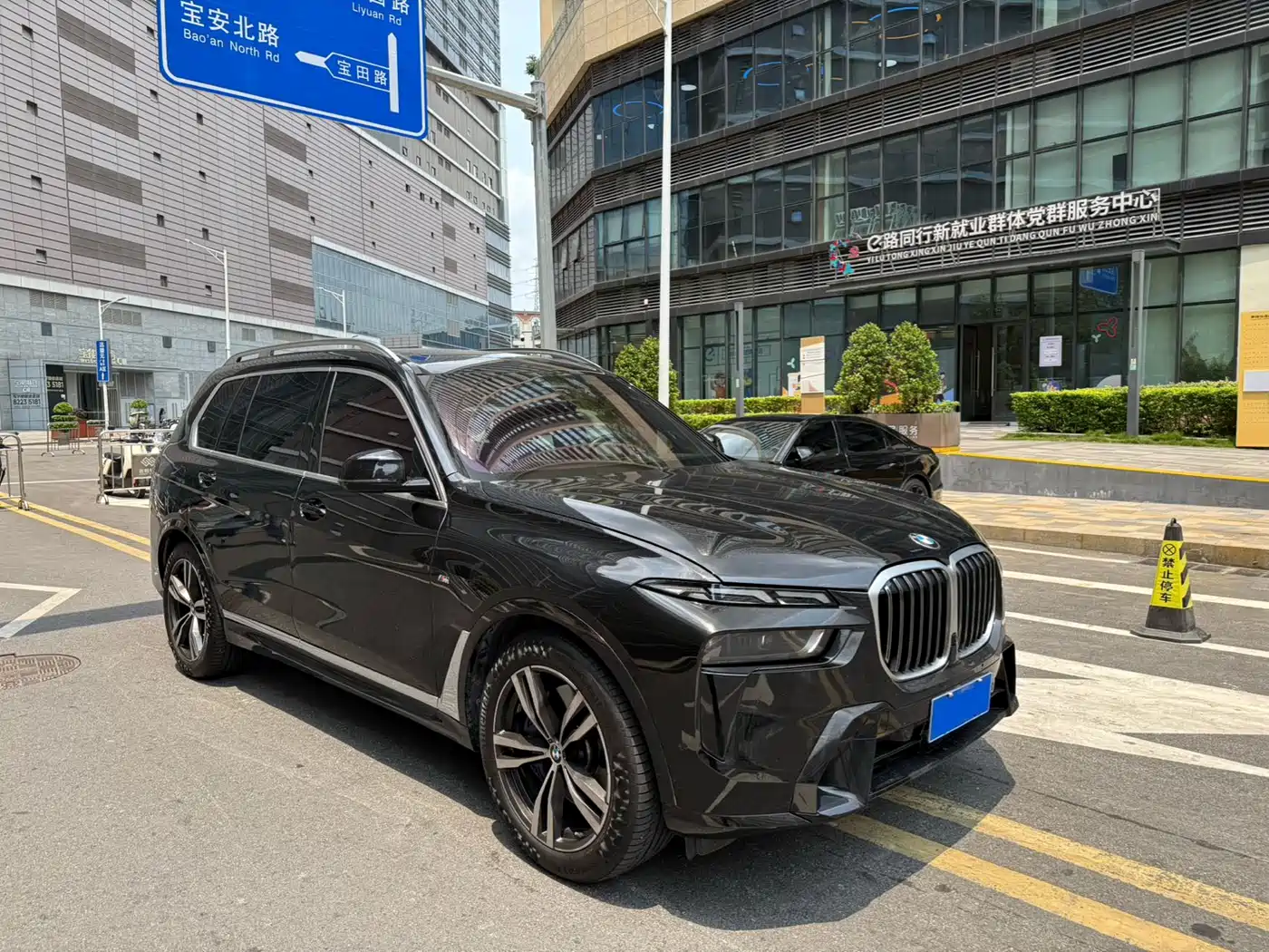 BMW X7 2023 xDrive40i Exclusive M Sport Package фото 3