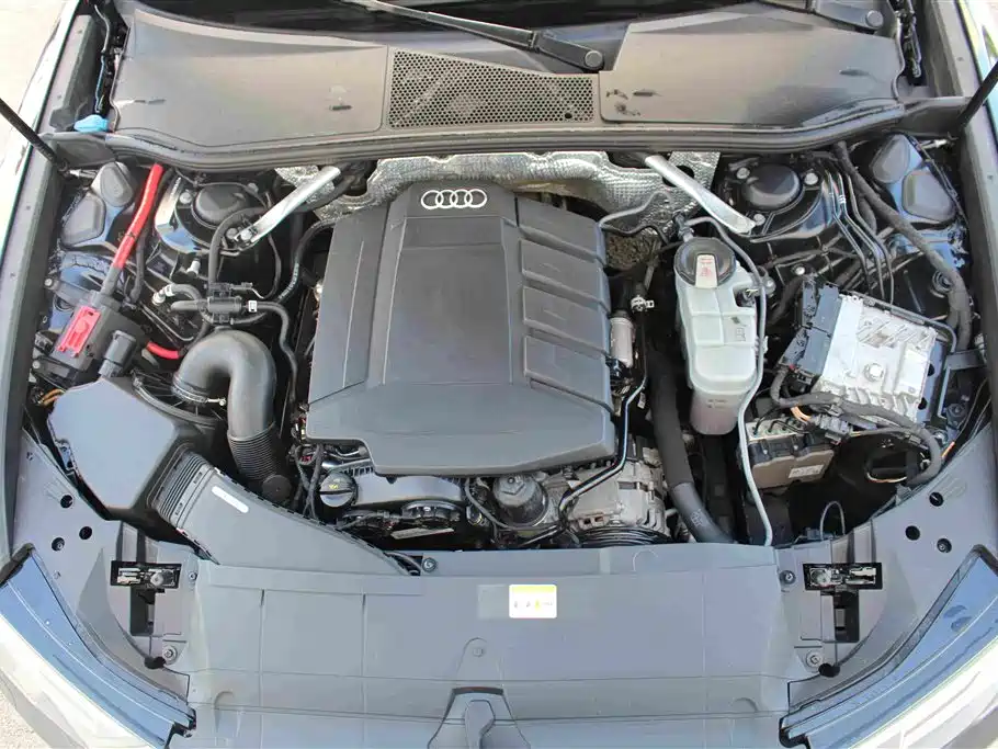 Фото 17 - Audi A6L