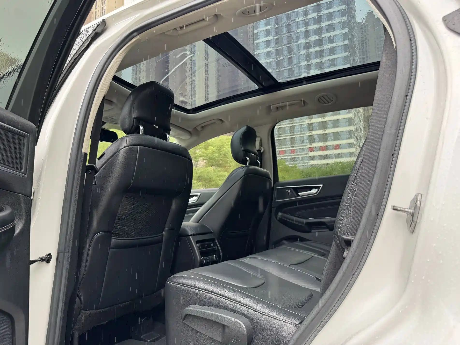 Фото 19 - Ford Edge