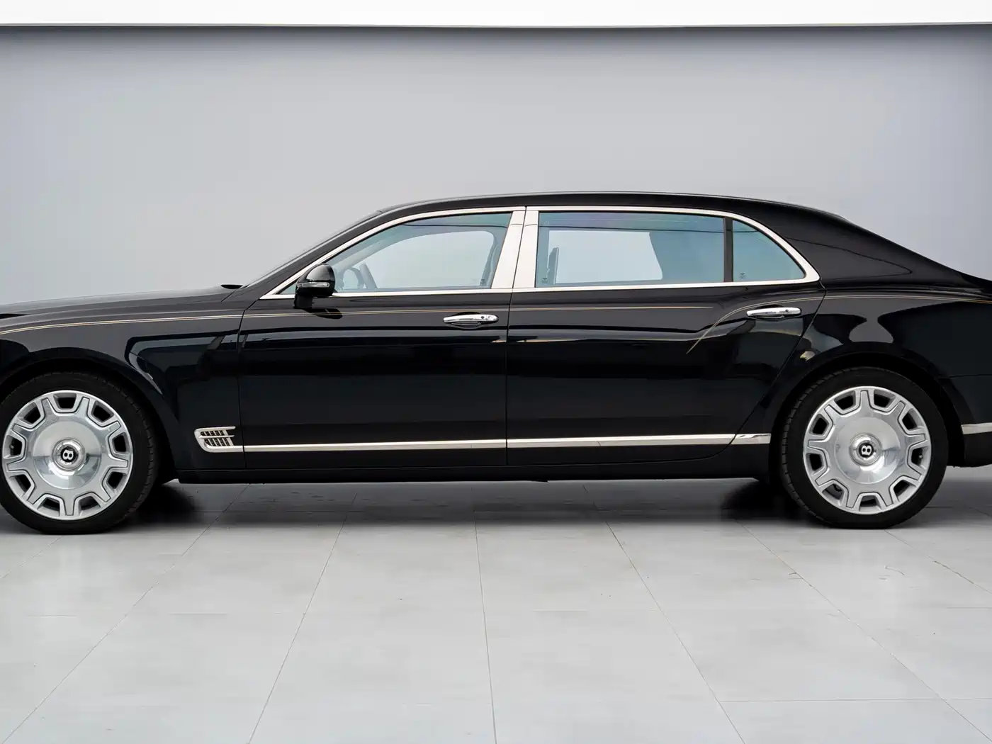 Bentley Mulsanne 2017 6.8T Long Wheelbase фото 16