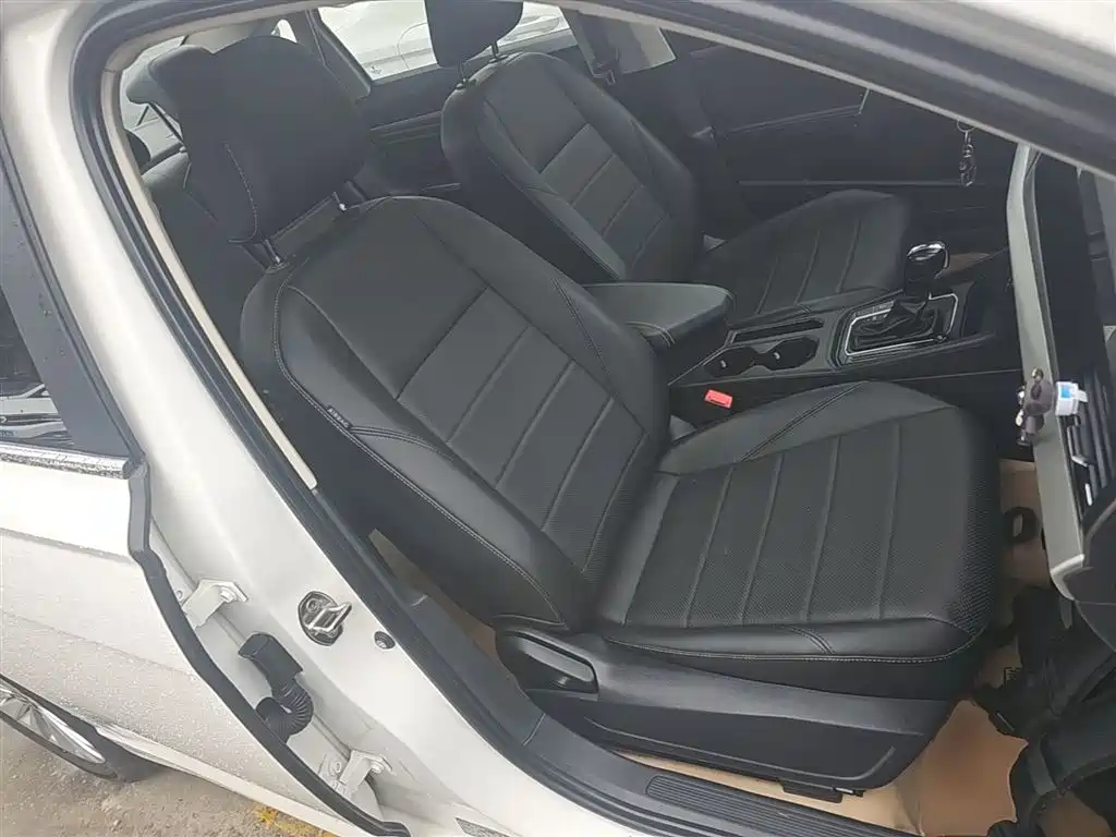Volkswagen Lavida 2021 1.5L Auto Comfort Edition фото 25