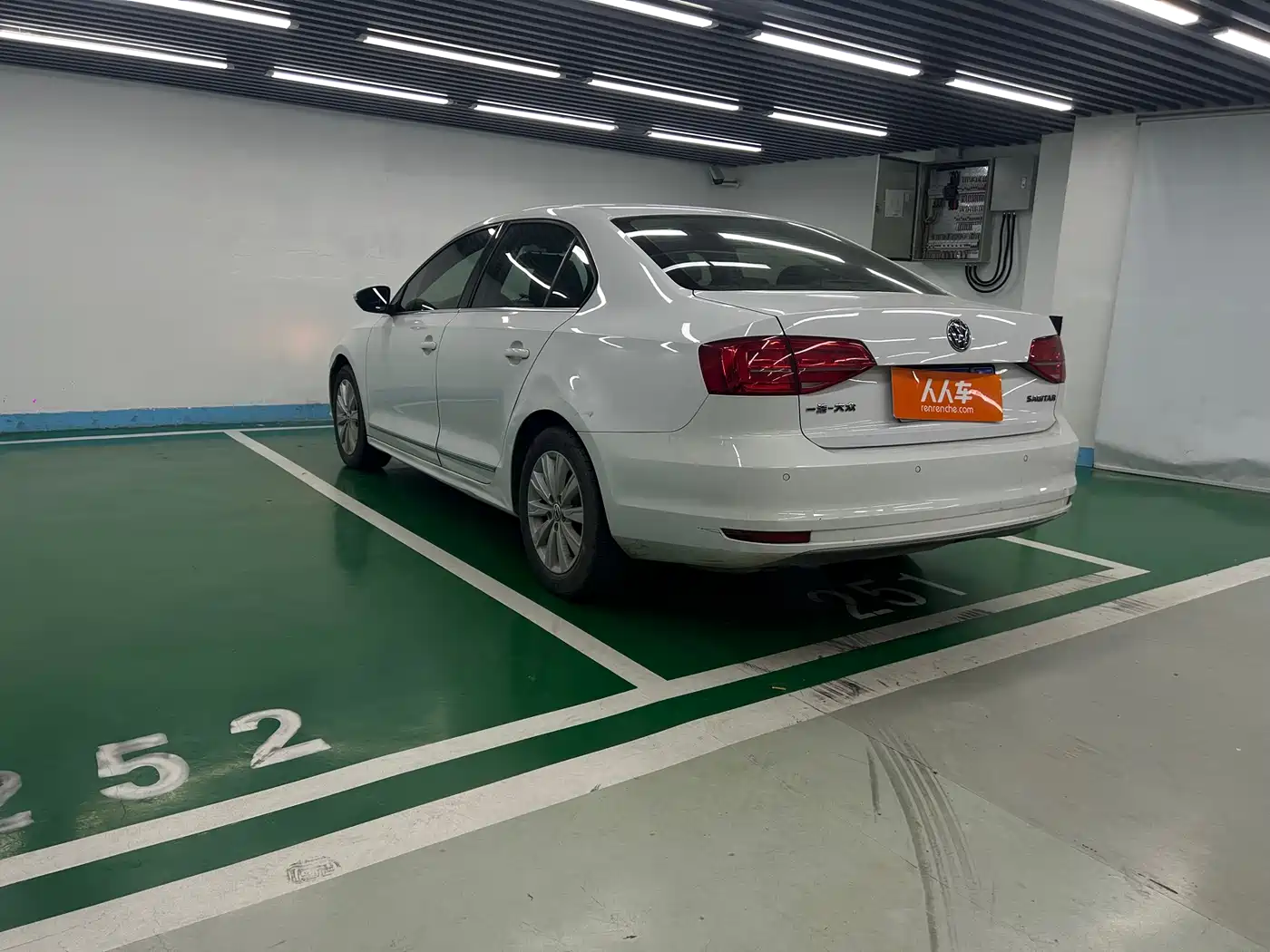 Volkswagen Sagitar 2015 1.6L Automatic Comfort фото 5