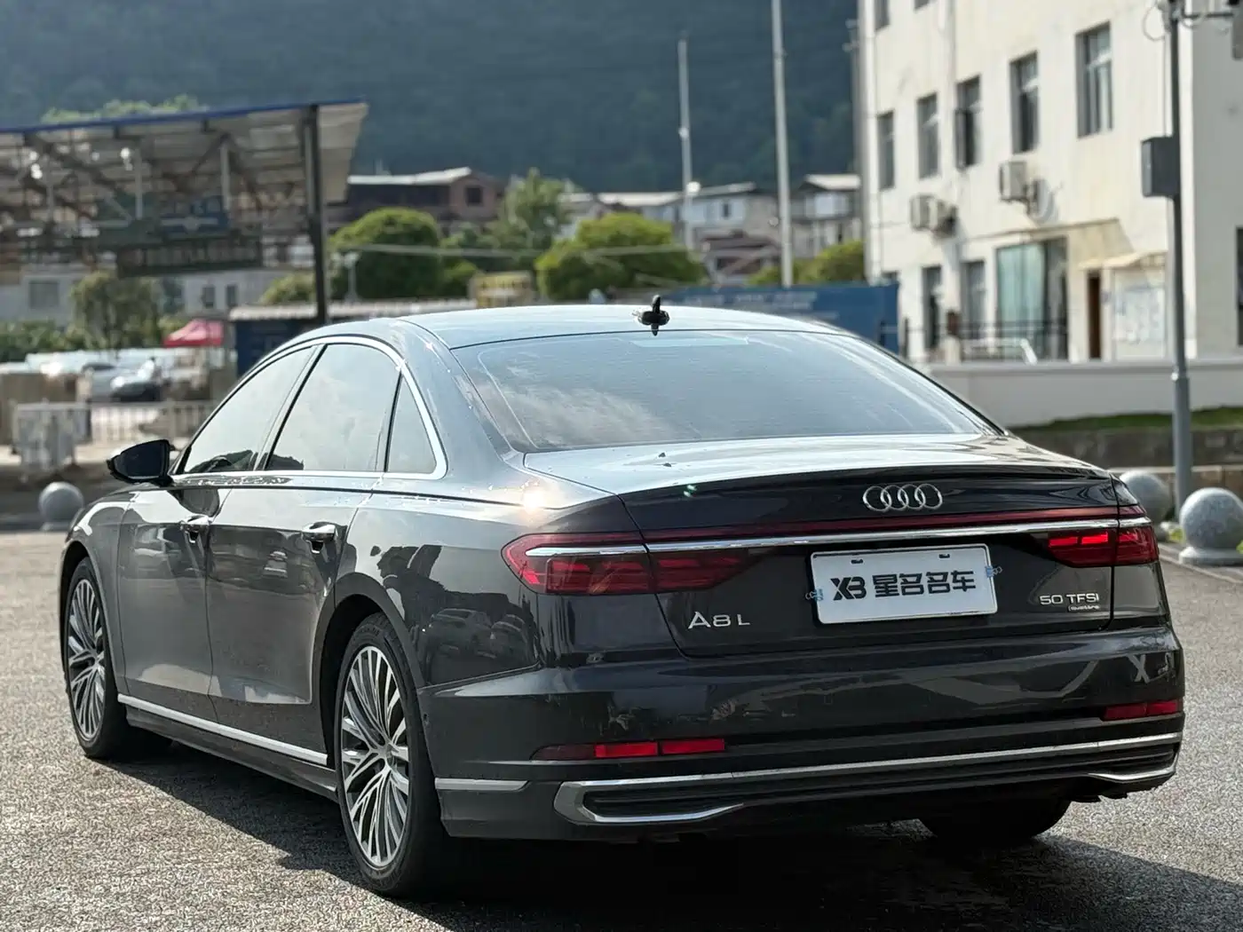 Audi A8 2023 A8L 50 TFSI quattro Premium фото 9
