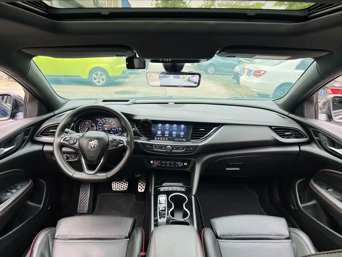 Photo 15 - Buick Regal