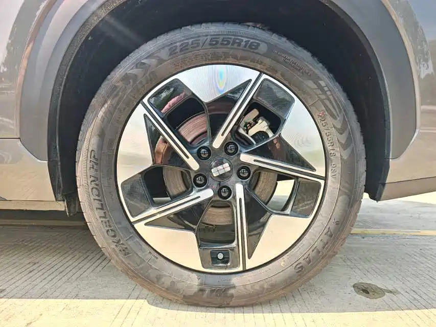 Фото 12 - Geely Galaxy Galaxy E5
