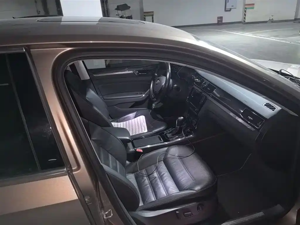 Volkswagen Passat 2016 330TSI DSG Executive Edition фото 22