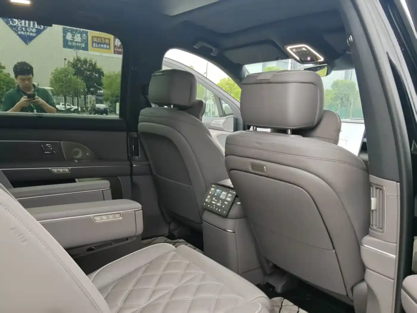 NIO ES8 2026 2025 Model 6-Seat Executive Luxury Edition