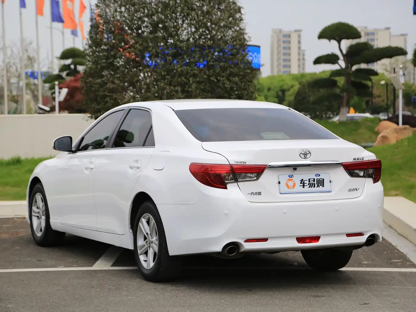 Toyota Reiz 2013 2.5V Elite Edition фото 18