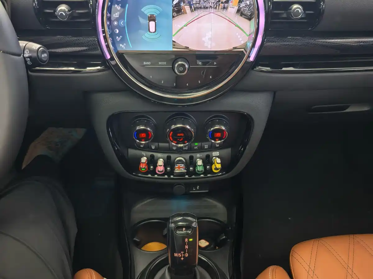 MINI CLUBMAN 2024 2023 Facelift 1.5T COOPER Connoisseur