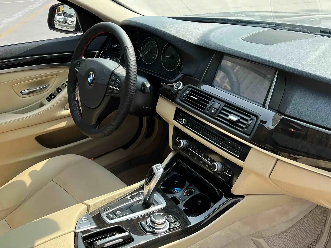 BMW 5 Series 2014 525Li Leading фото 5