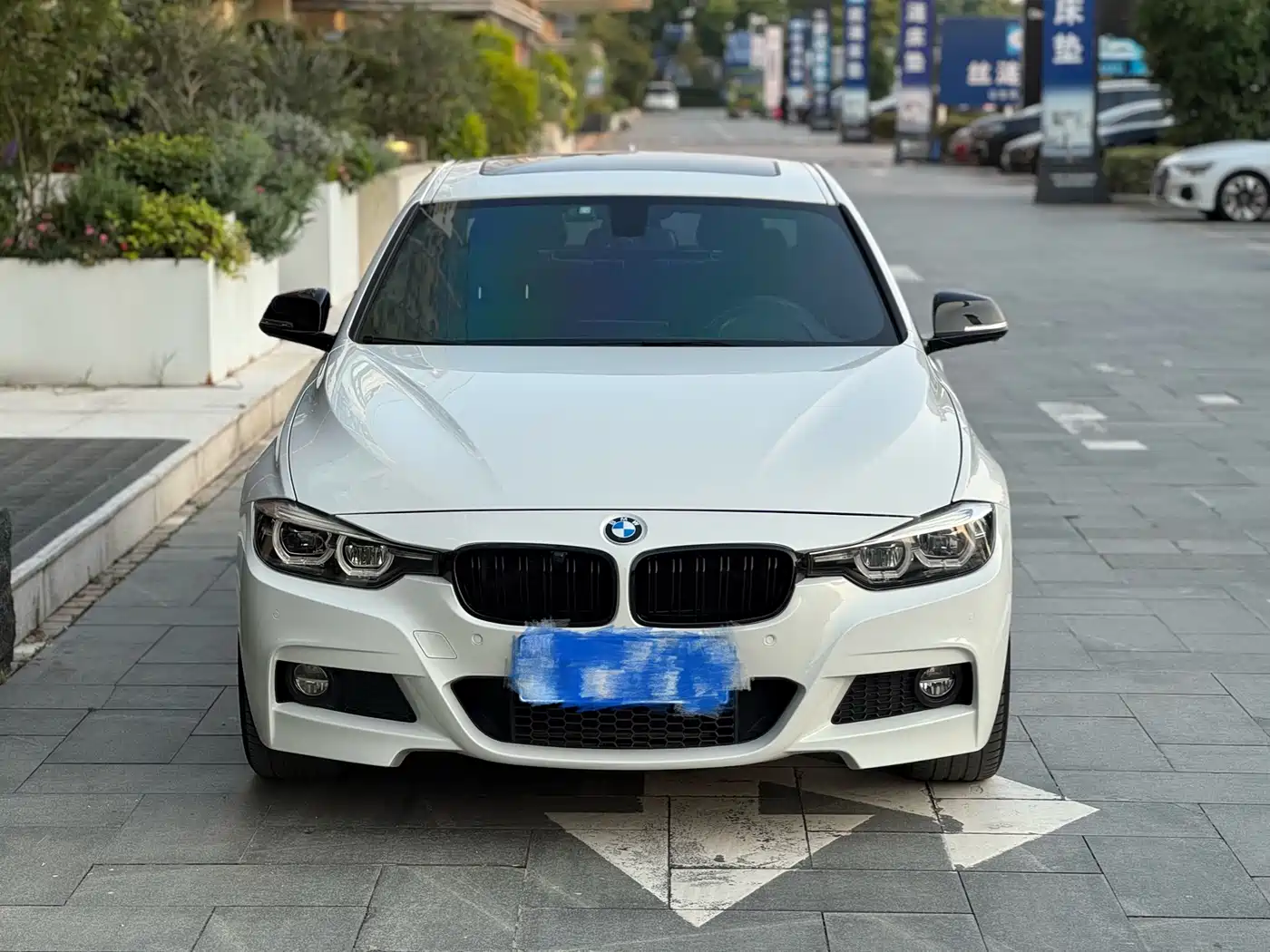 BMW 3 Series 2018 320i M Sport Black Night Edition фото 3