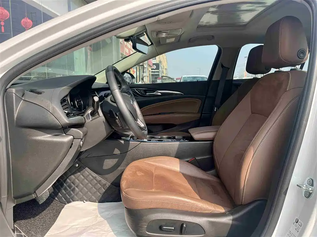 Photo 5 - Buick Regal