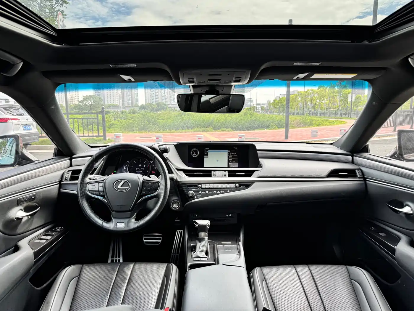 Фото 8 - Lexus ES