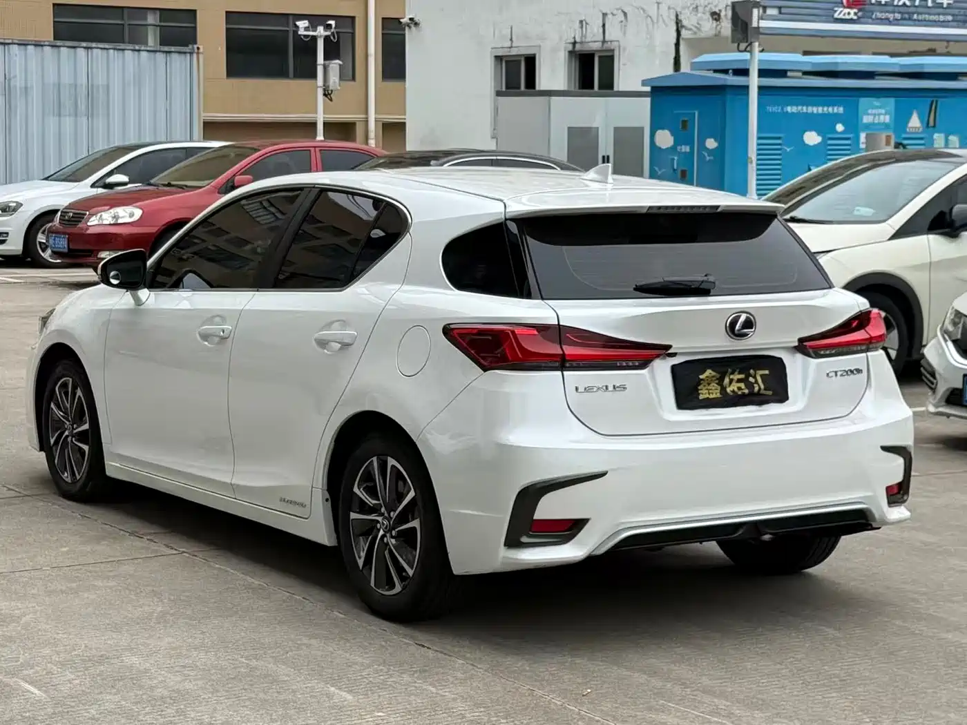 Lexus CT 2019 2017 CT200h Comfort Two-Tone China V
