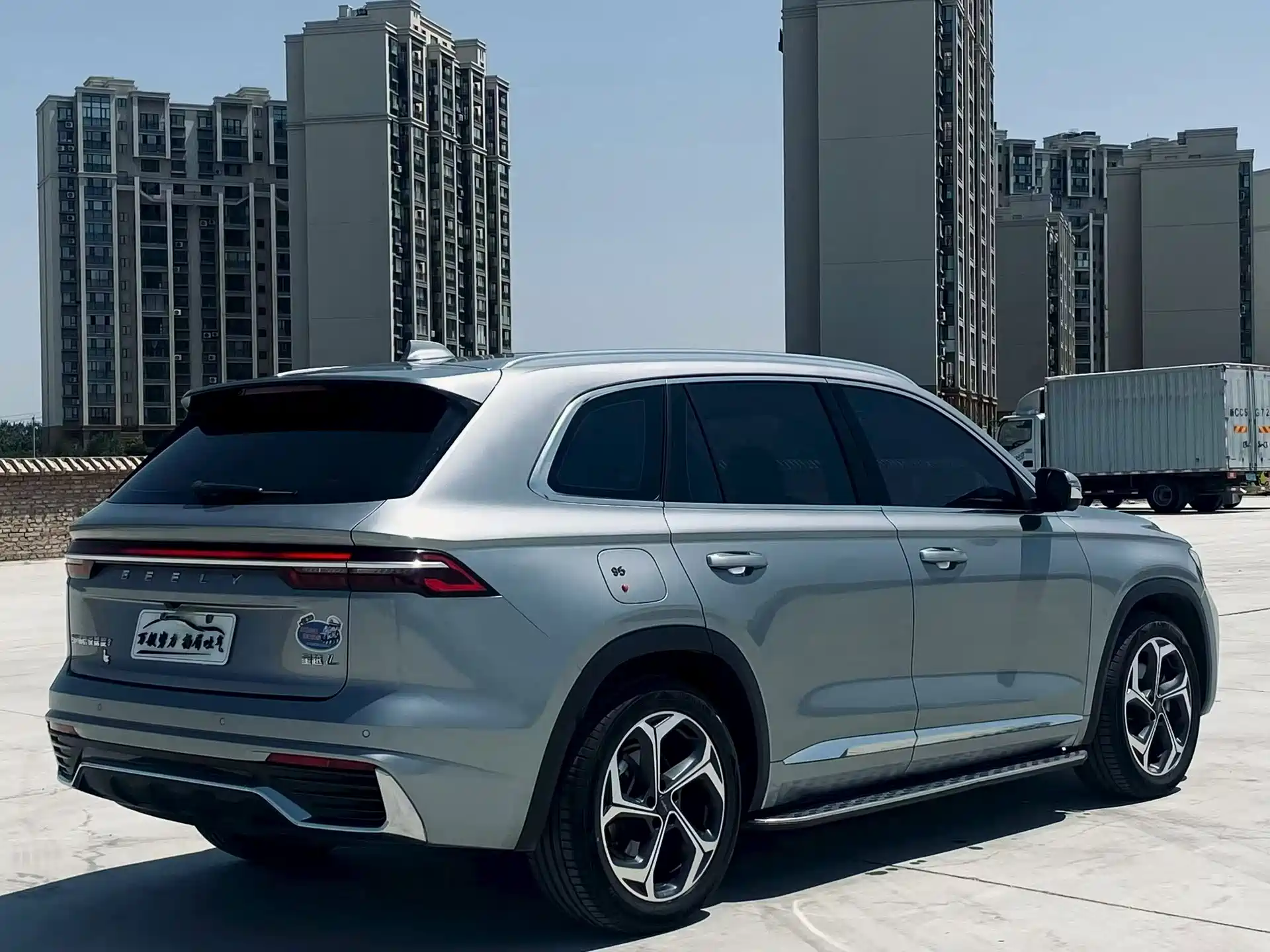 Фото 9 - Geely Monjaro
