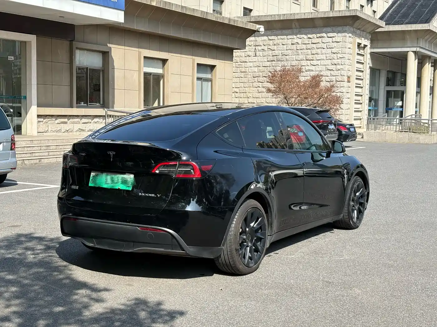 TESLA MODEL Y