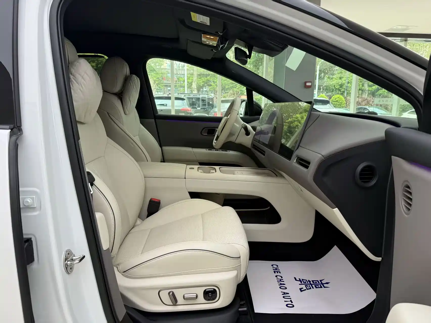 Photo 8 - Li Auto i6