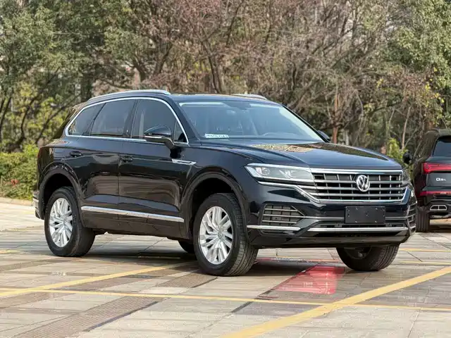 VOLKSWAGEN TOUAREG