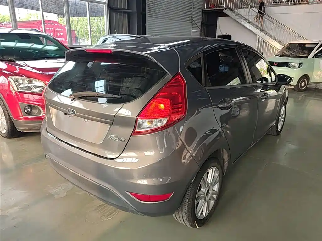 Фото 7 - Ford Fiesta
