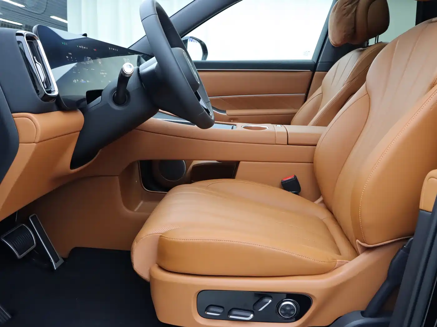 AITO Wenjie AITO M8 2025 Range Extender Max+ Edition 53.4kWh 5-seater фото 5