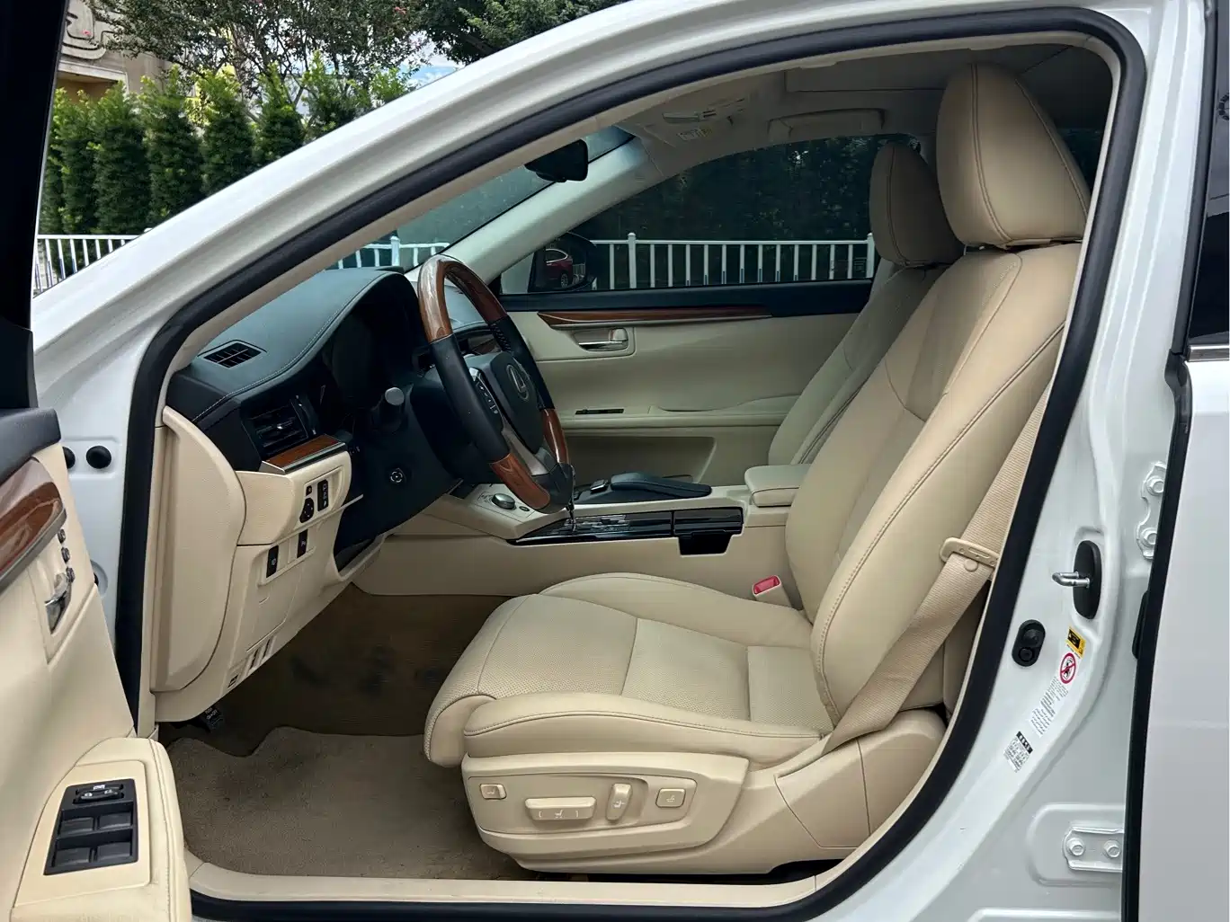 Фото 10 - Lexus ES