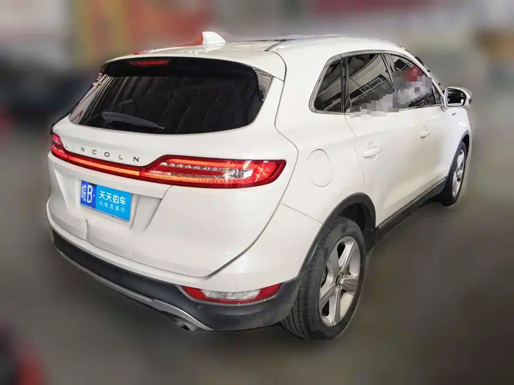 Фото 2 - Lincoln MKC