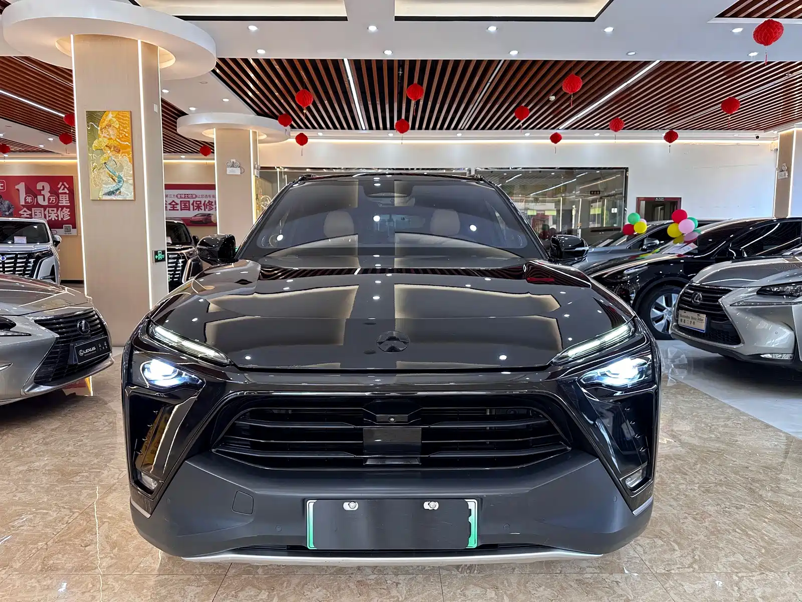 Фото 2 - NIO ES8