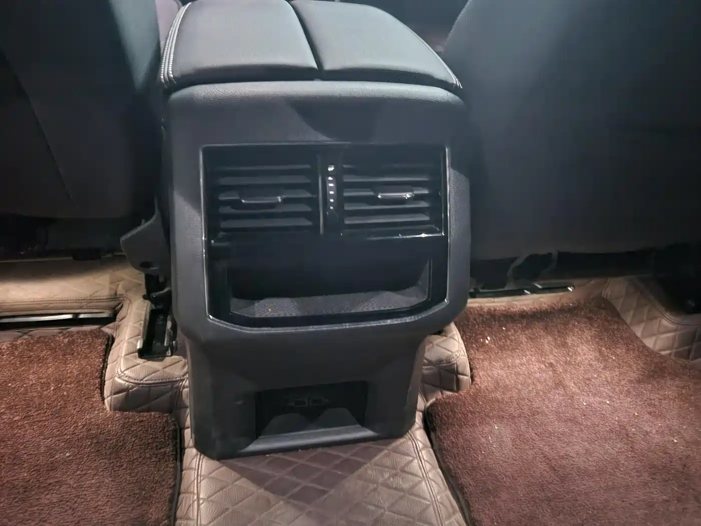 Volkswagen Teramont 2019 Teramont X 380TSI 4WD Luxury Edition фото 8