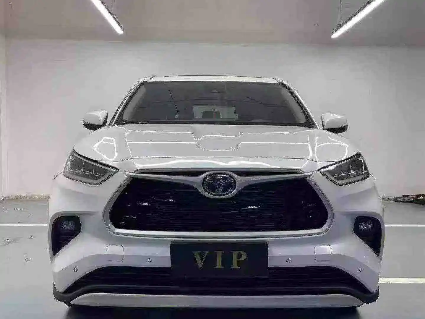 Photo 2 - Toyota Highlander