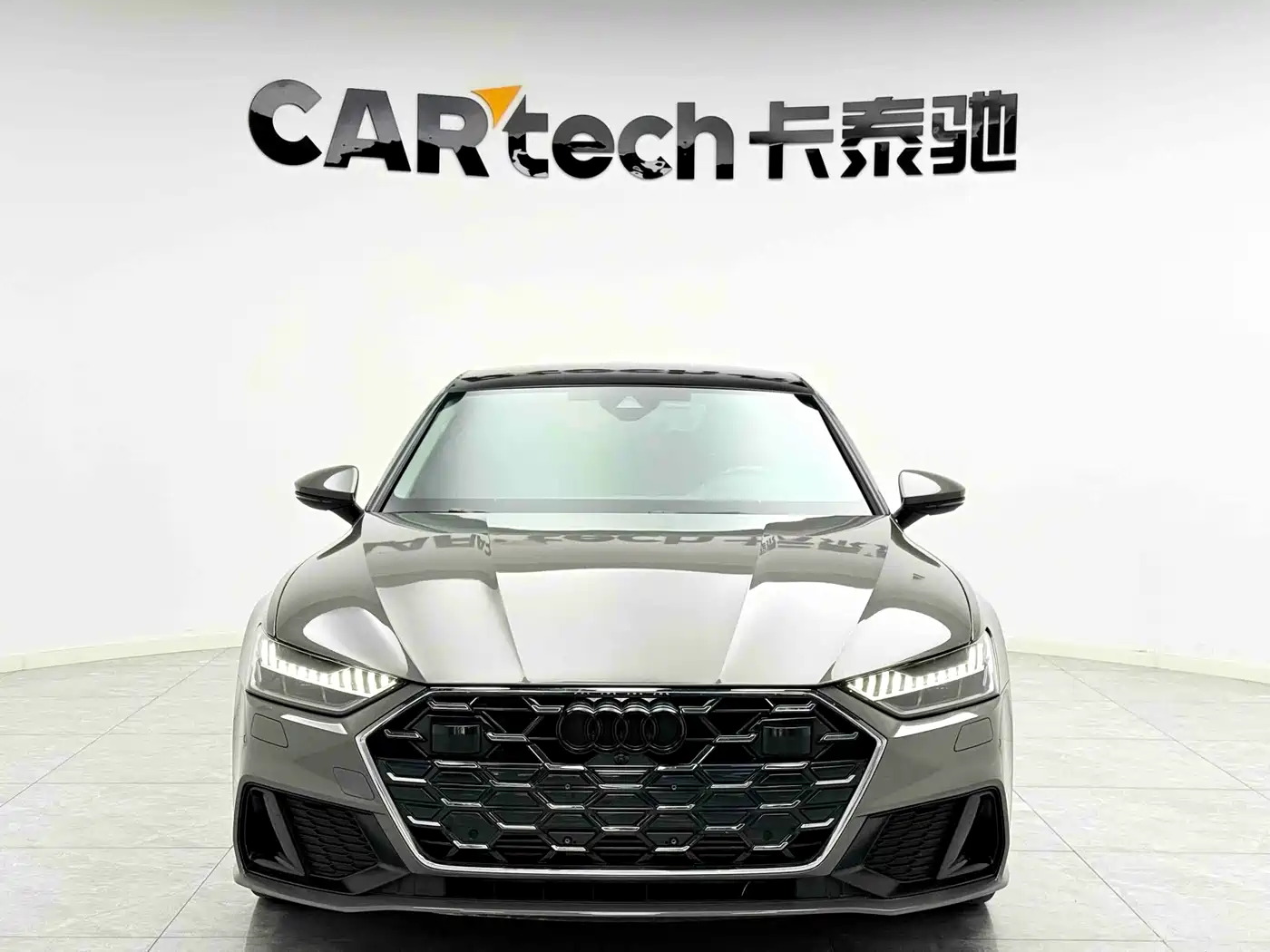 Audi A7 2023 Model 45 TFSI Premium Selection Edition фото 3