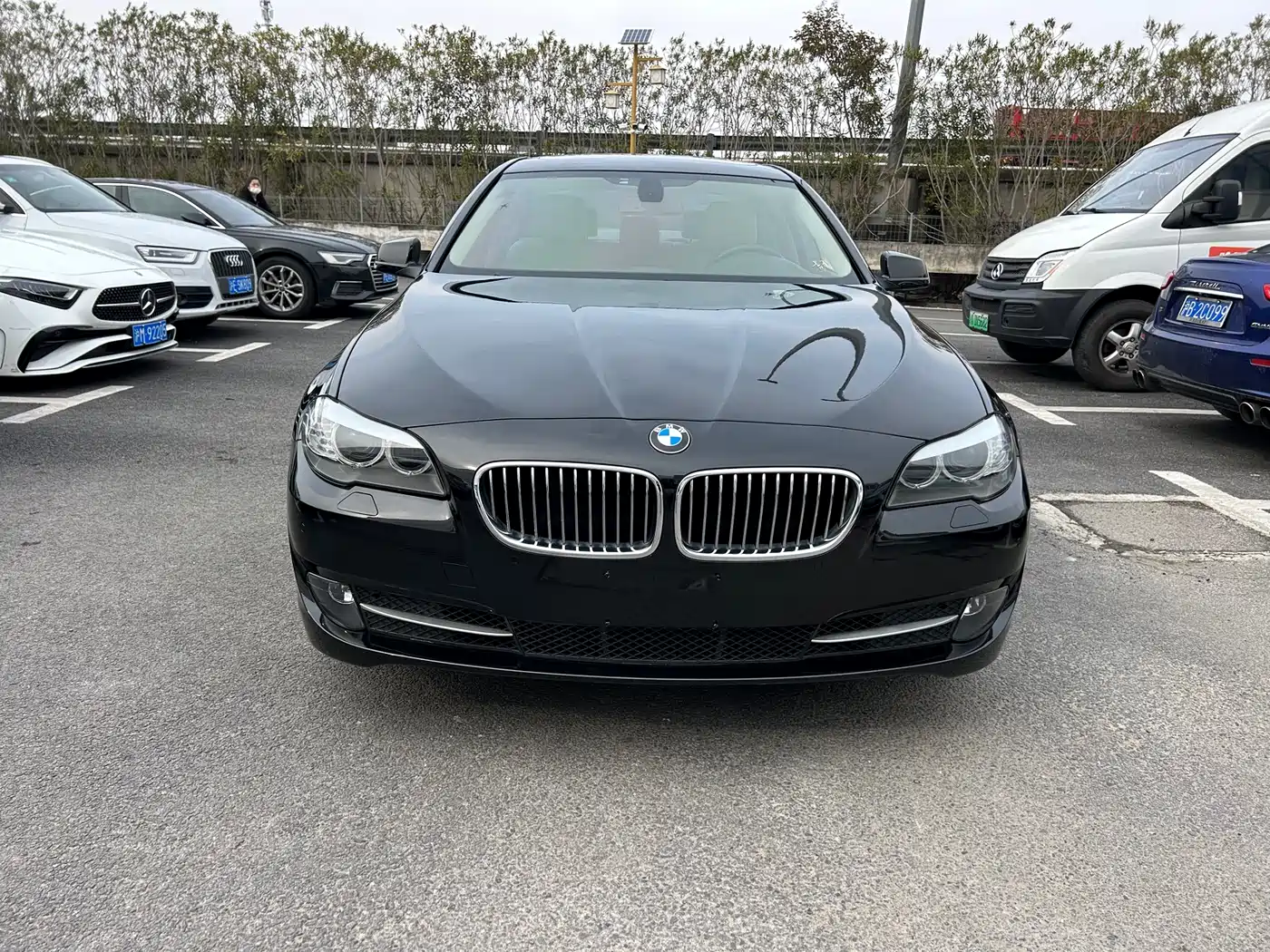 BMW 5 Series 2011 523Li Leading фото 2