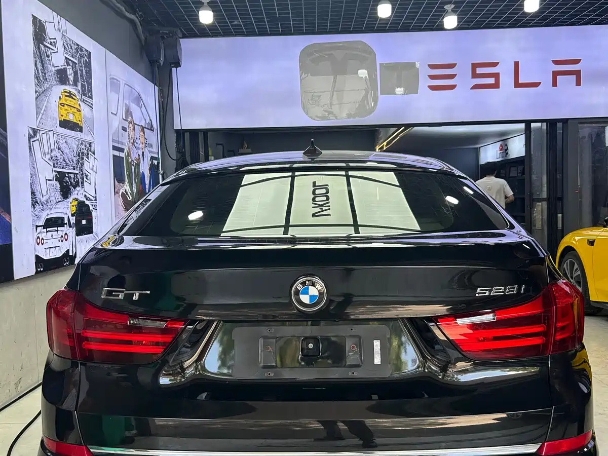 BMW 5 Series GT 2014 528i Luxury фото 4