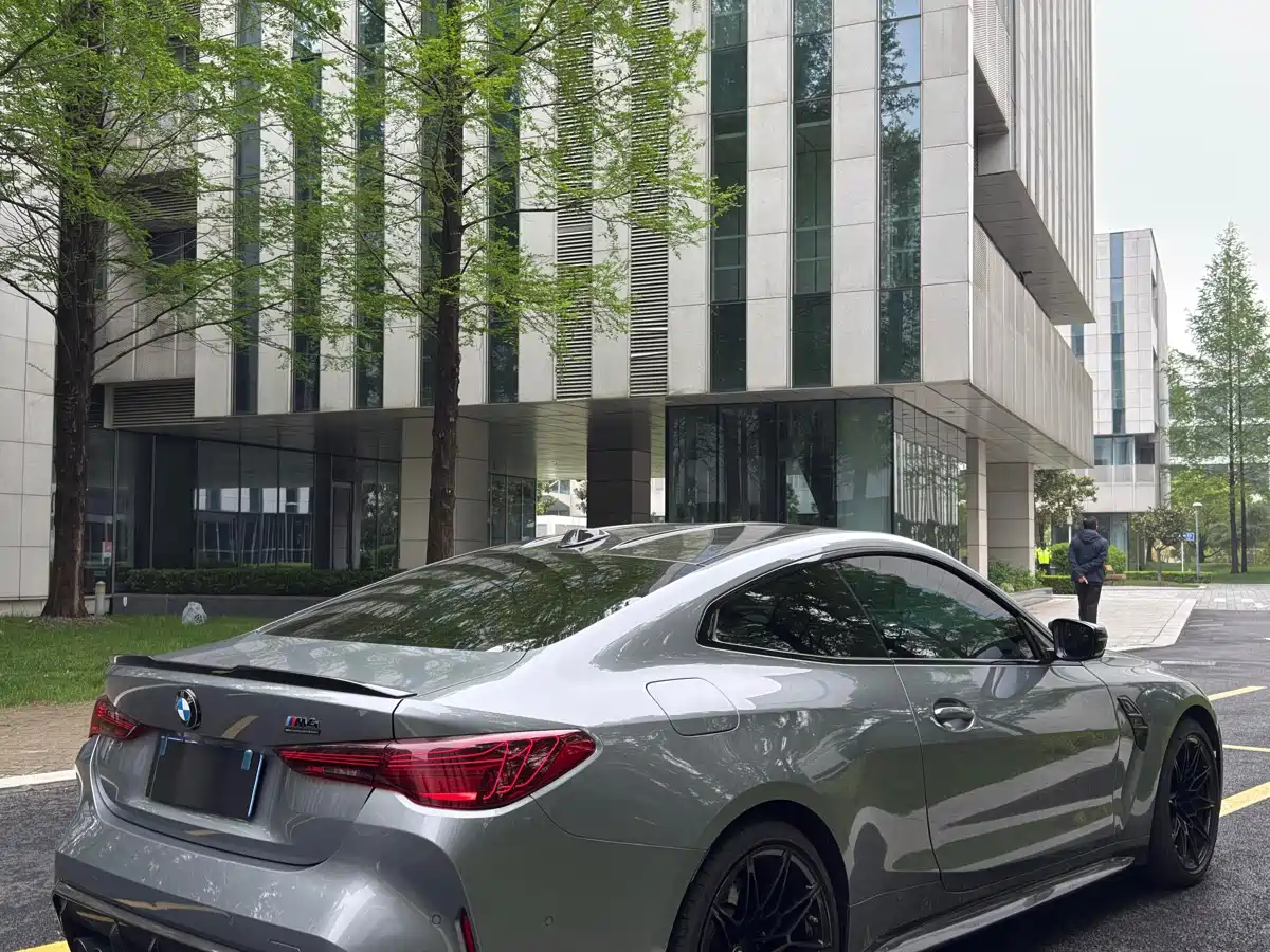 BMW M4 2024 BMW M4 Coupe M xDrive Competition фото 4