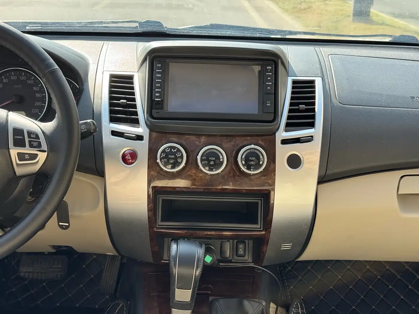 Mitsubishi Pajero Sport 2013 3.0L Automatic 4WD Flagship фото 6