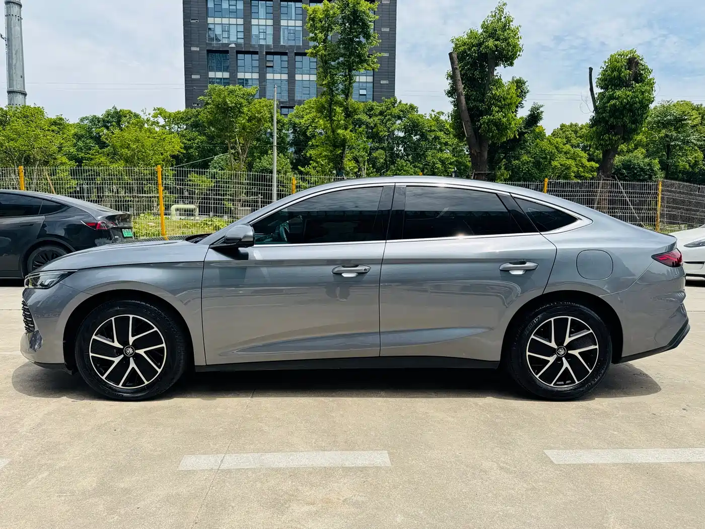 BYD Qin L 2024 DM-i 120KM Leading фото 9