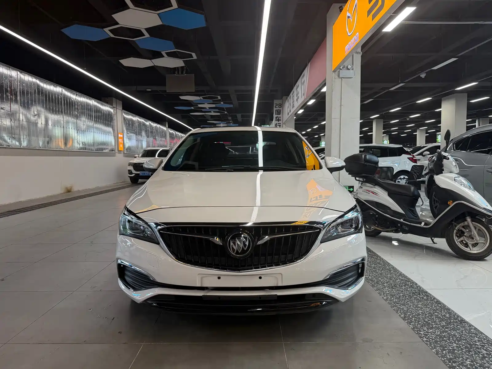 Photo 2 - Buick Verano