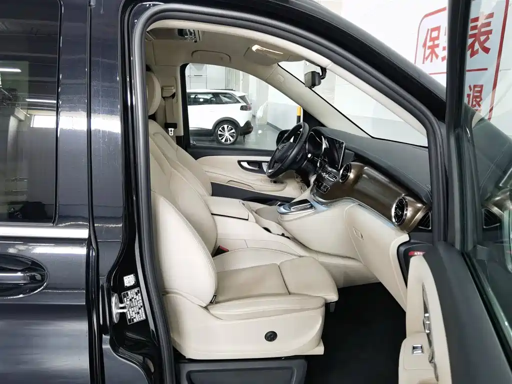 Mercedes-Benz V-Class 2022 V 260 L Long Wheelbase Luxury Edition фото 23