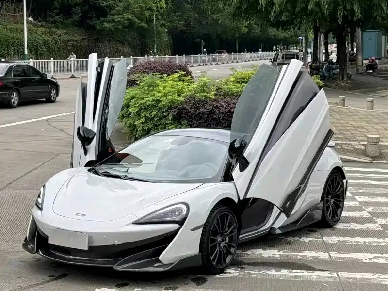 Photo 1 - McLaren 570