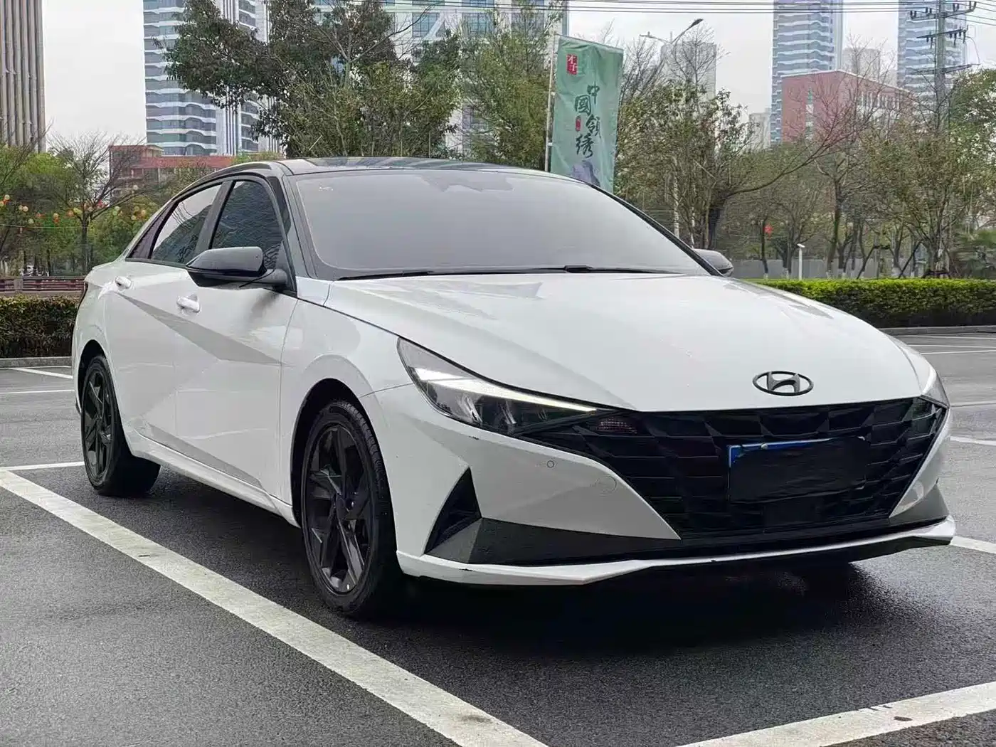 Hyundai Elantra 2022 1.5L CVT GLS Leading Edition фото 3