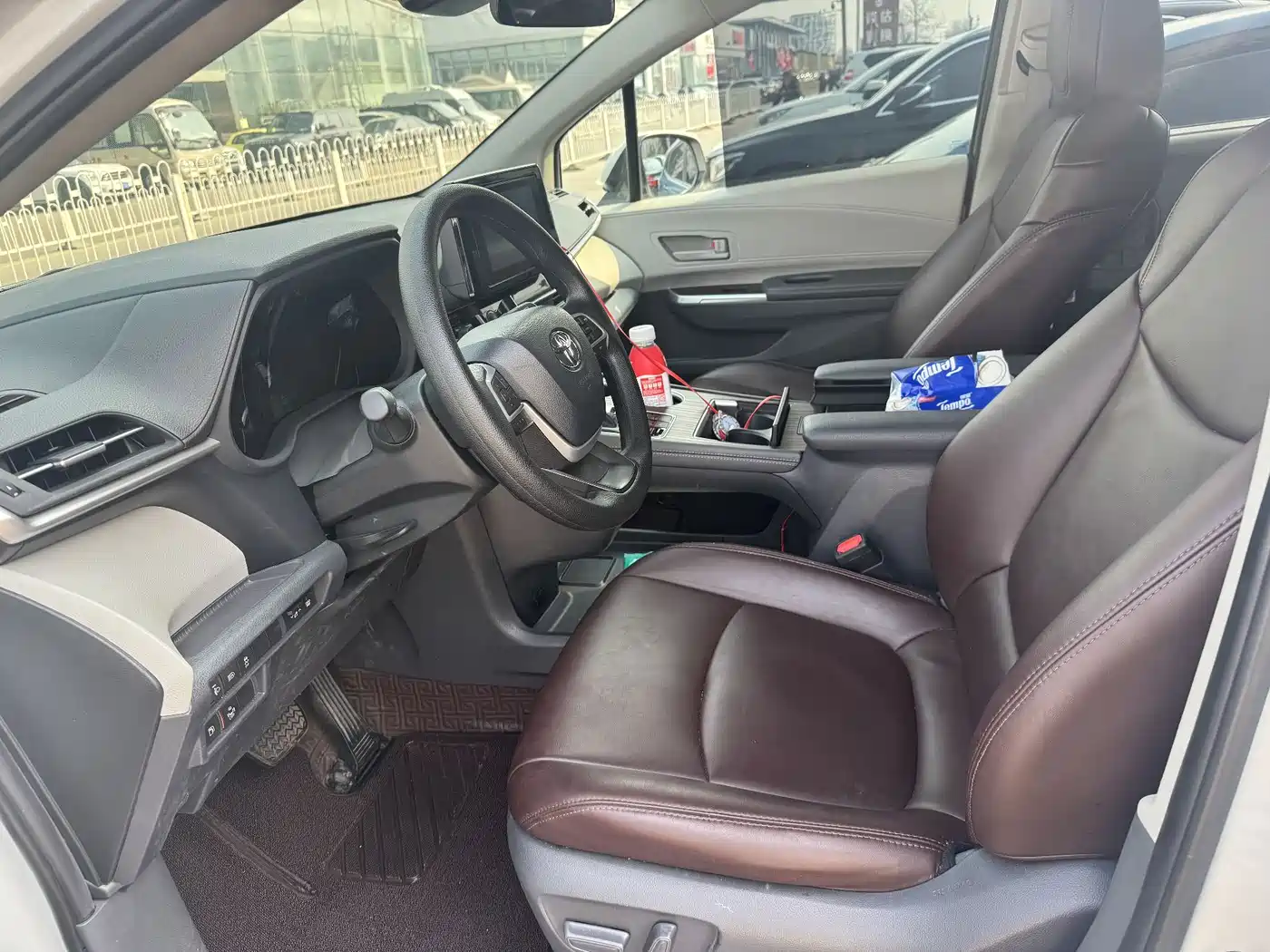 Toyota Sienna 2023 2.5L Hybrid Comfort Edition фото 5