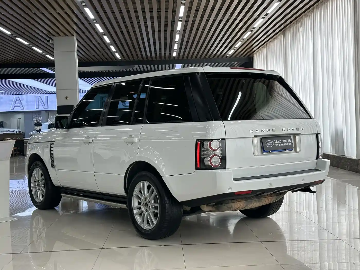 Land Rover Range Rover 2012 5.0 NA V8 фото 5