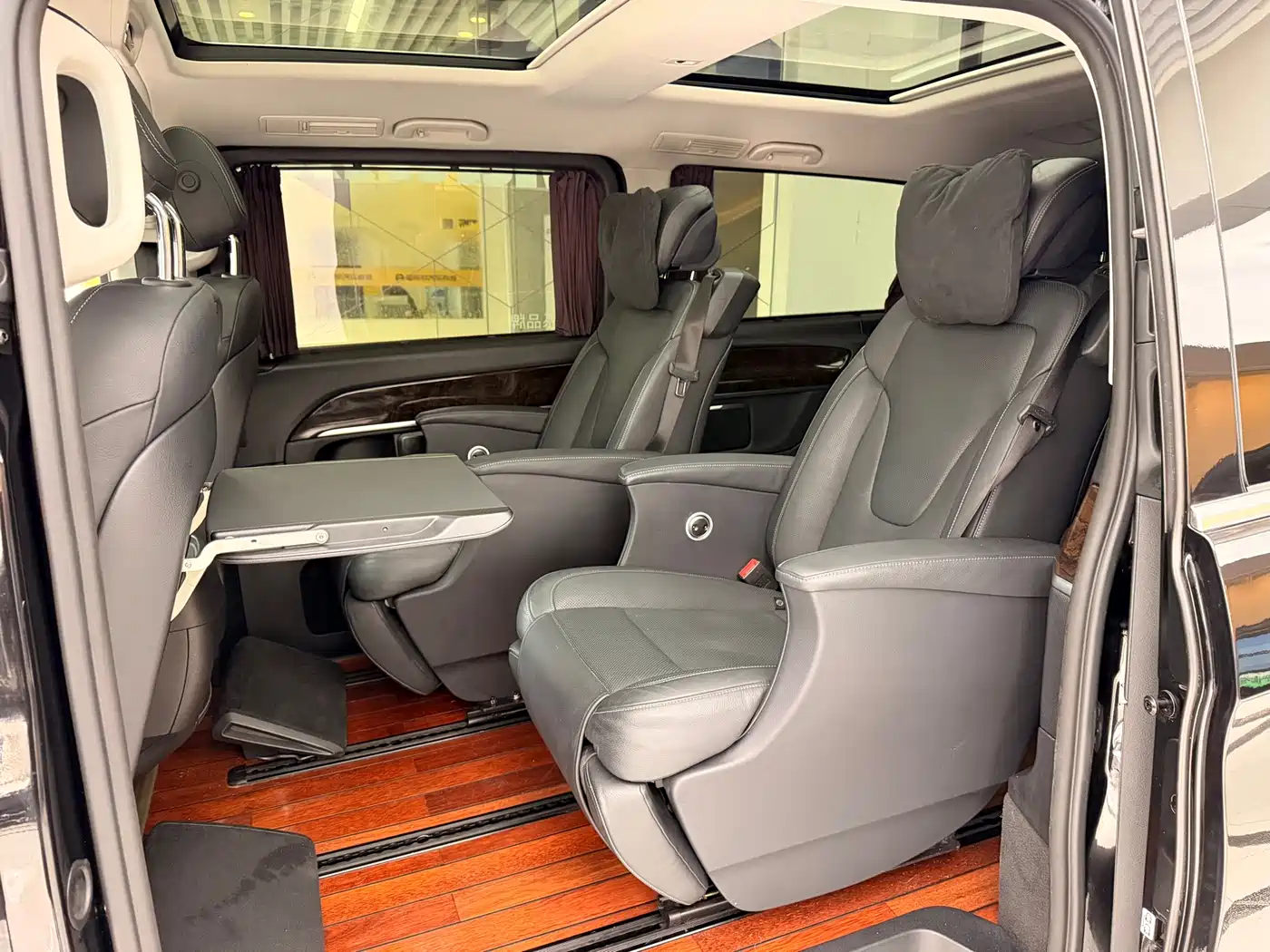 Mercedes-Benz V-Class 2018 V 260 L Premium Long Wheelbase Edition China VI фото 10