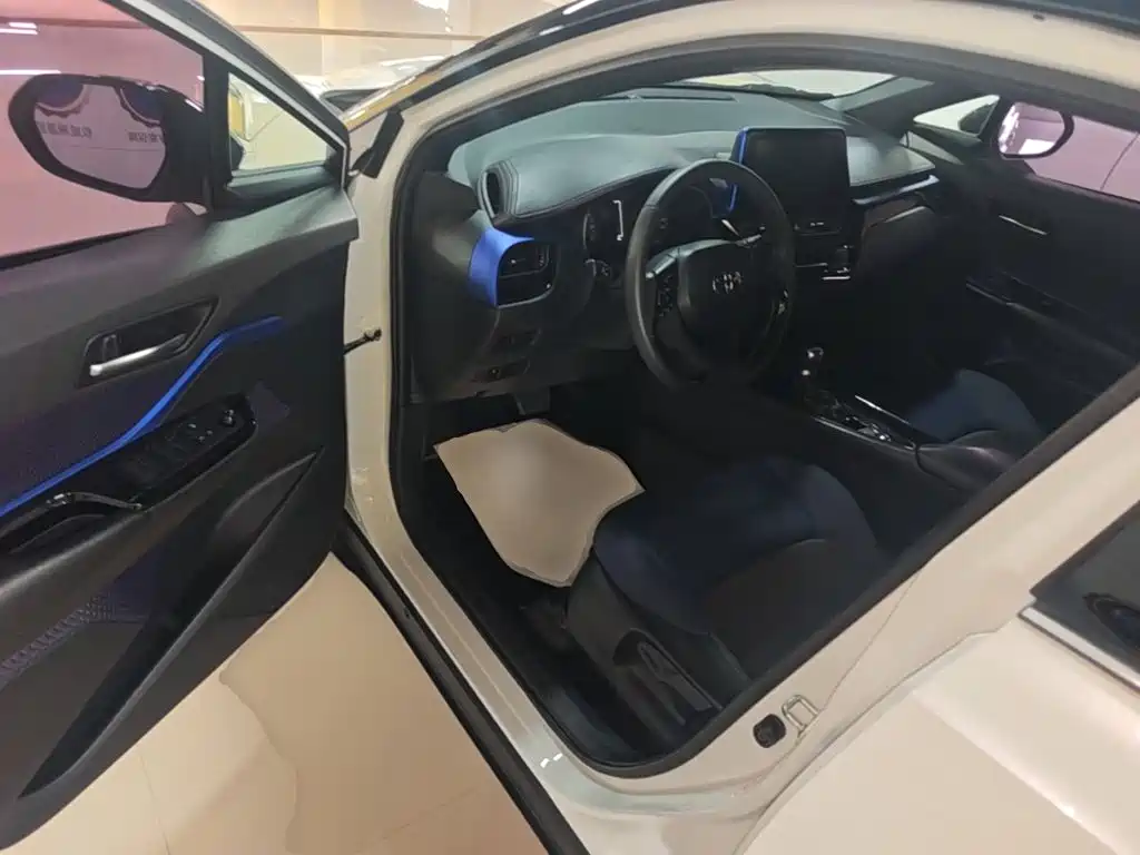 Toyota C-HR 2019 2018 2.0L Luxury Edition China V
