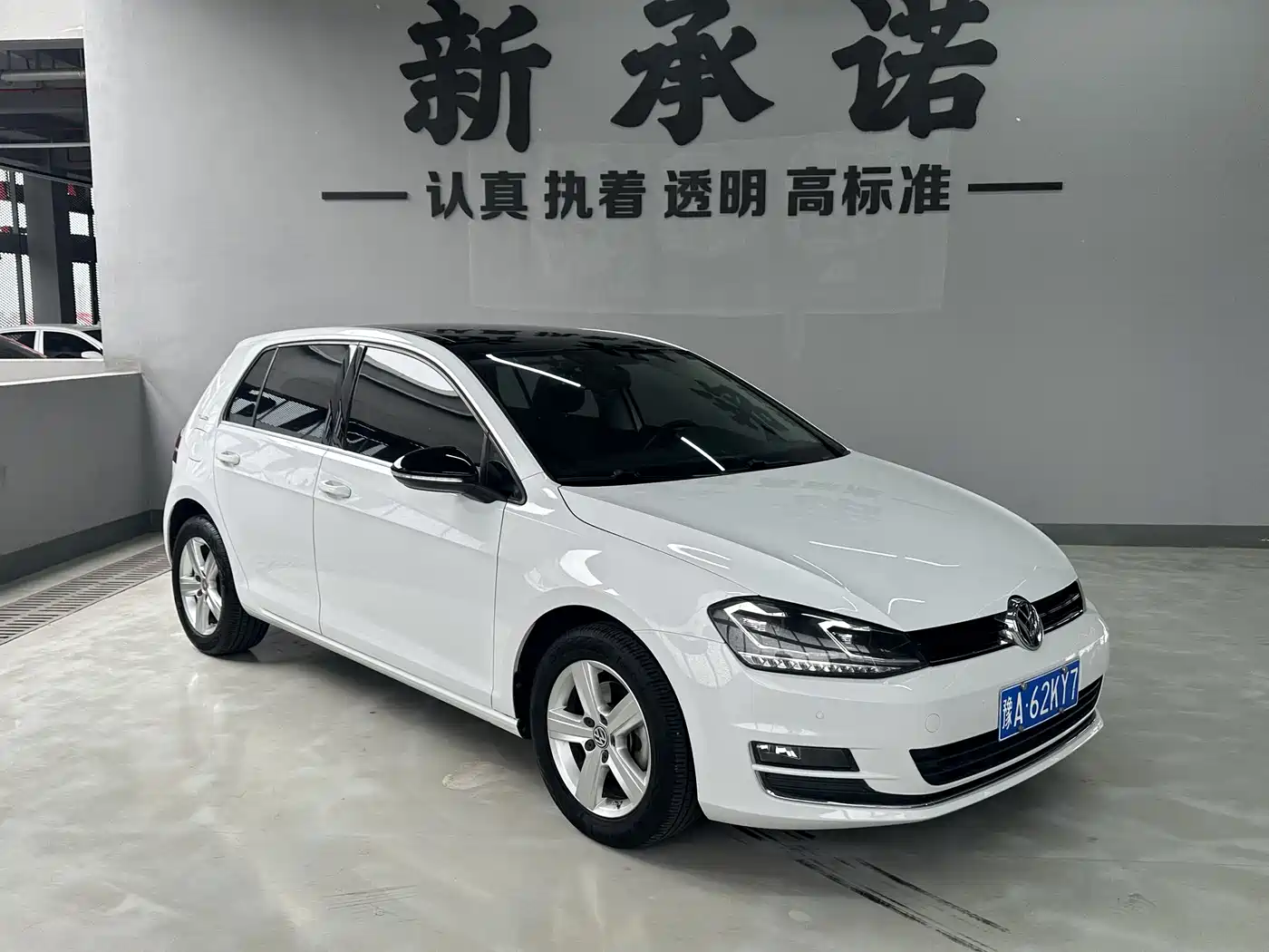 Volkswagen Golf 2017 230TSI Auto Comfort Millionth Anniversary Edition фото 2