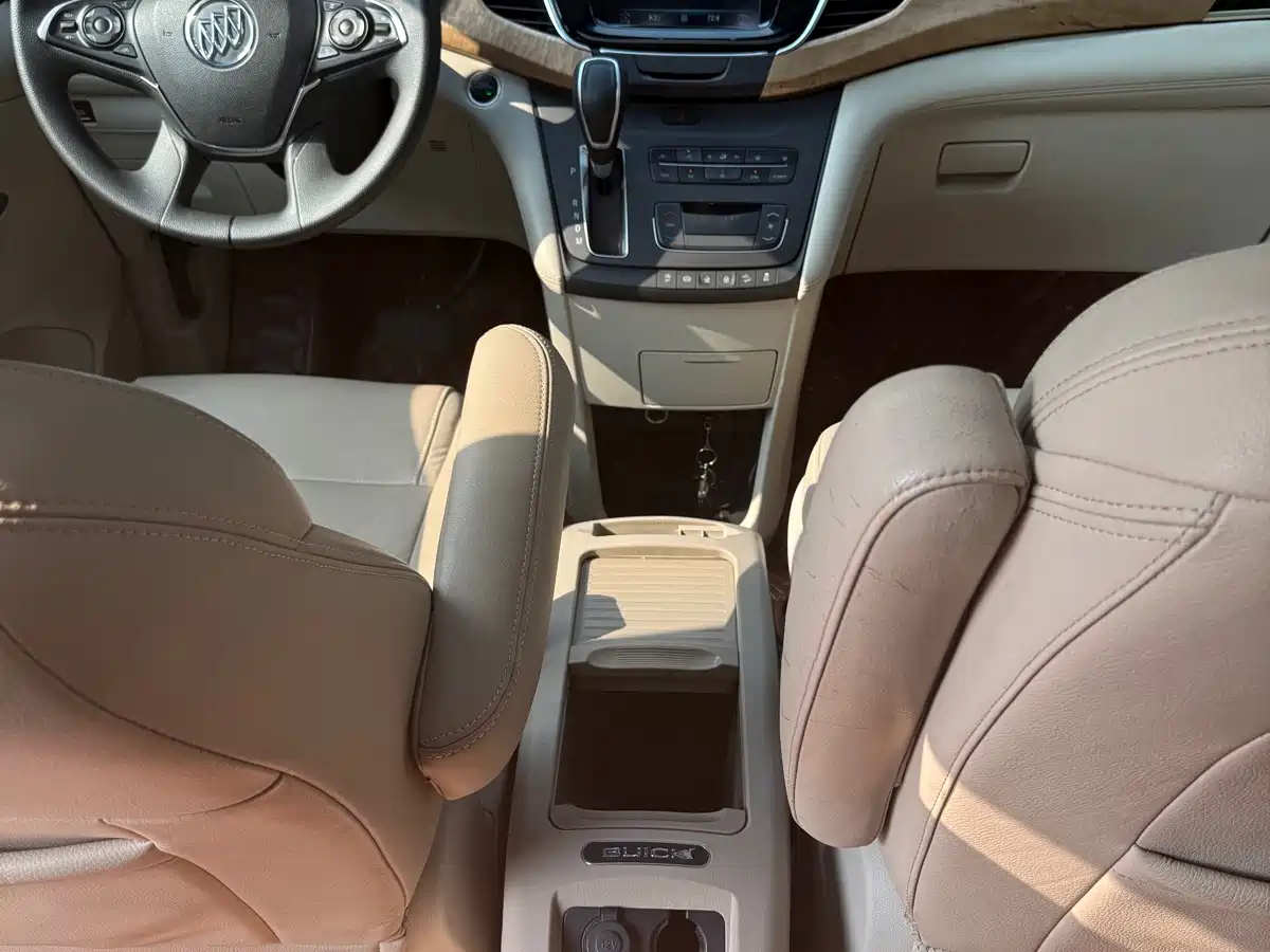 Фото 18 - Buick GL8