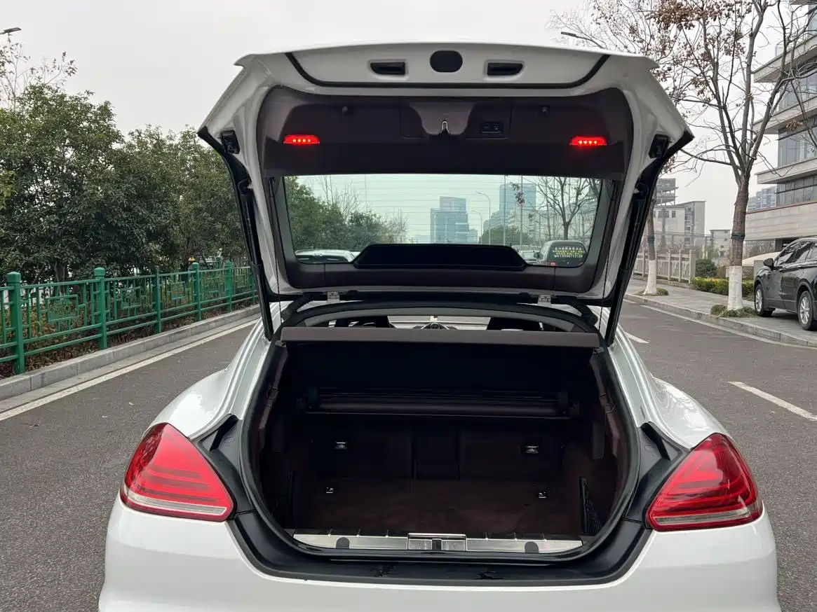 صورة 20 - Porsche Panamera